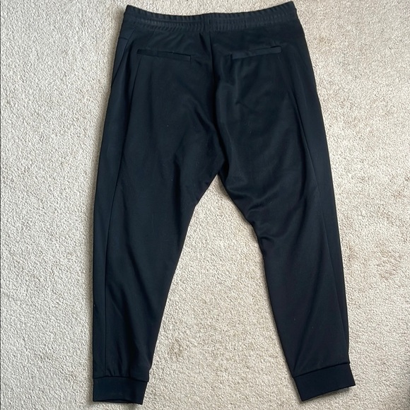 Forever 21 (21 men) Black Sweatpants with Matte Finish - Picture 4 of 4